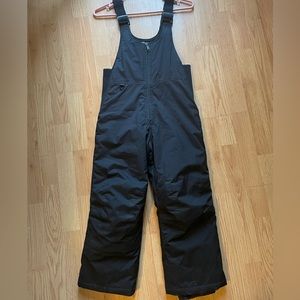 Hi, I'm selling these black kids snow bib!!!